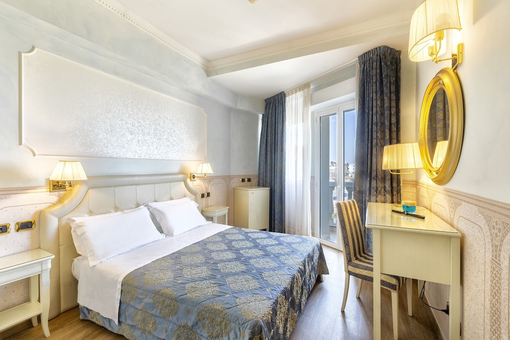 Classic Double or Twin Room, Partial Sea View photo 1