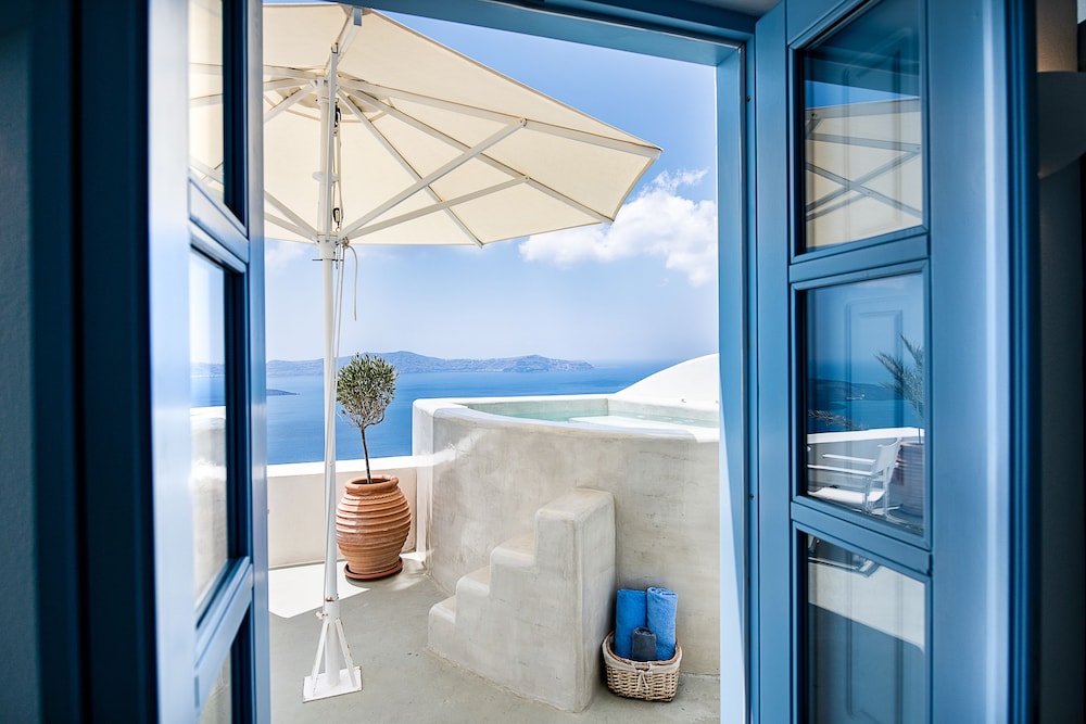 Pantelia Suite Caldera View (Hot tub) - Photo 15