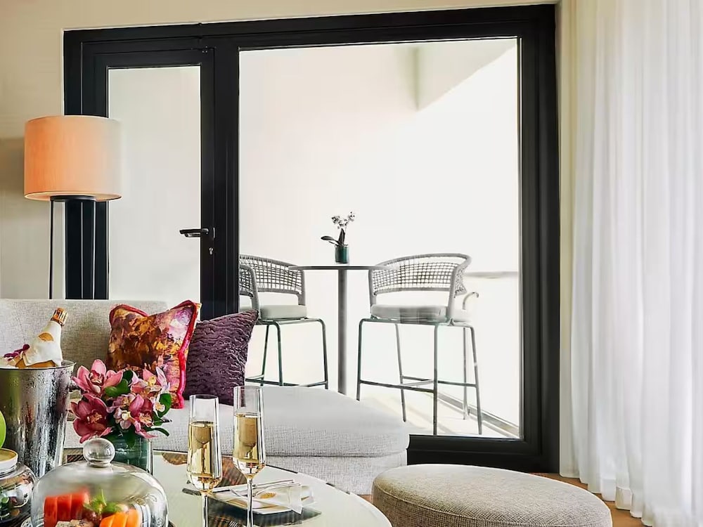 Suite, 2 Twin Beds, Balcony (Marina Bay)