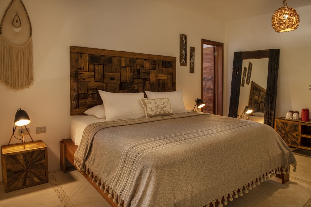 Deluxe Room - Photo 6