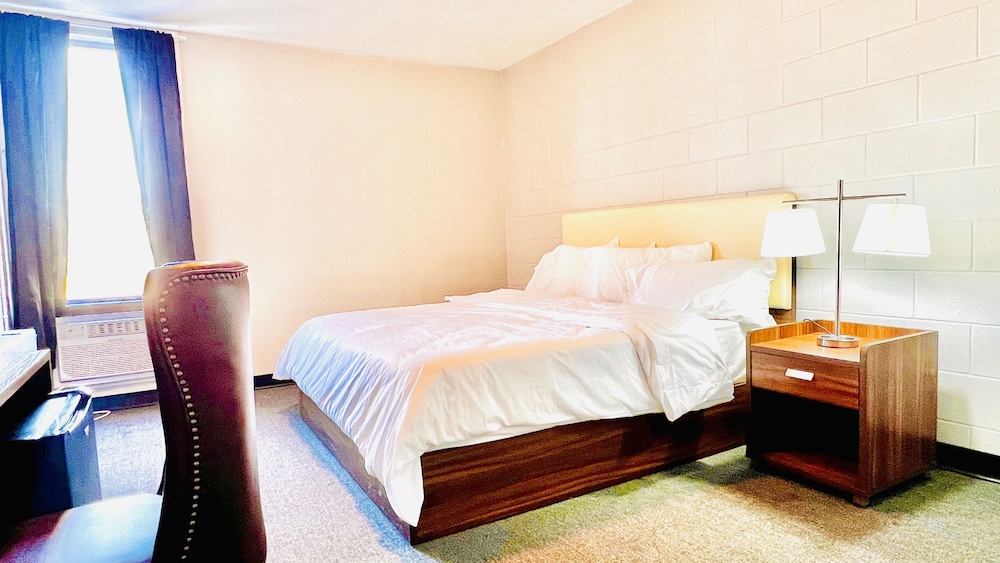 Comfort Room, 1 King Bed - Photo 2