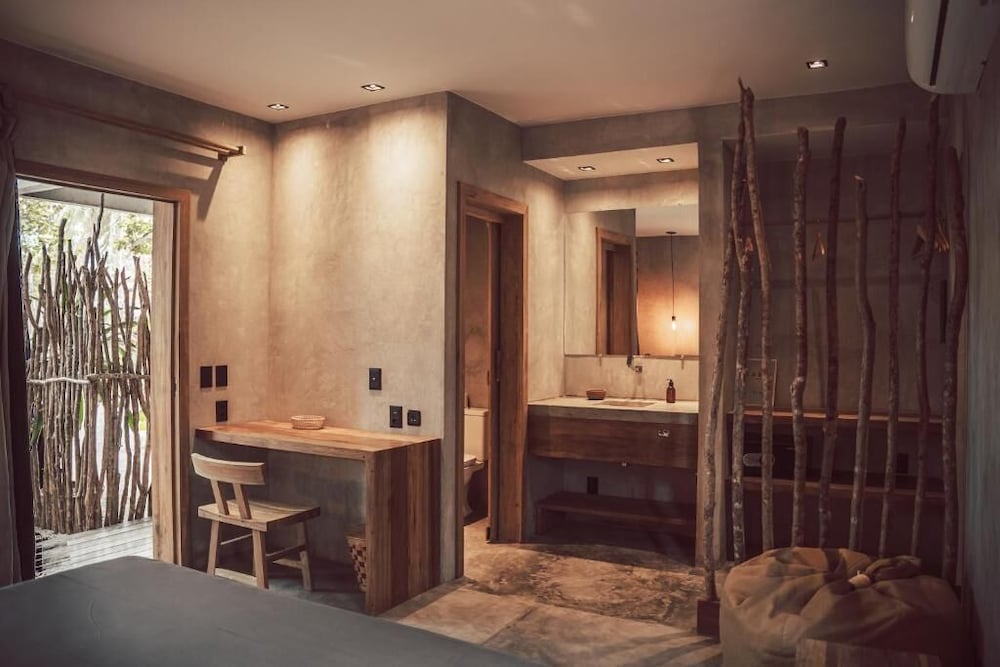 Suite, Garden Area (Q2)