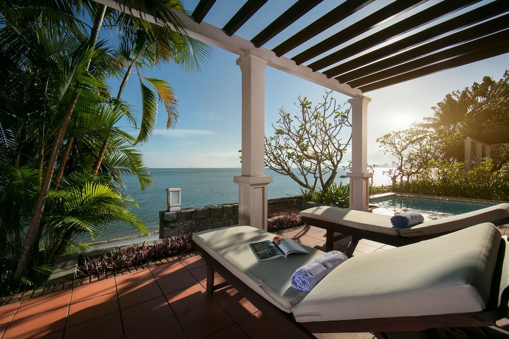 One Bedroom Beach Front Villa with Private Pool - Photo 10