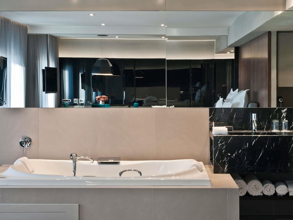 Suite, 1 King Bed (view of Ibirapuera Park) thumbnail 6