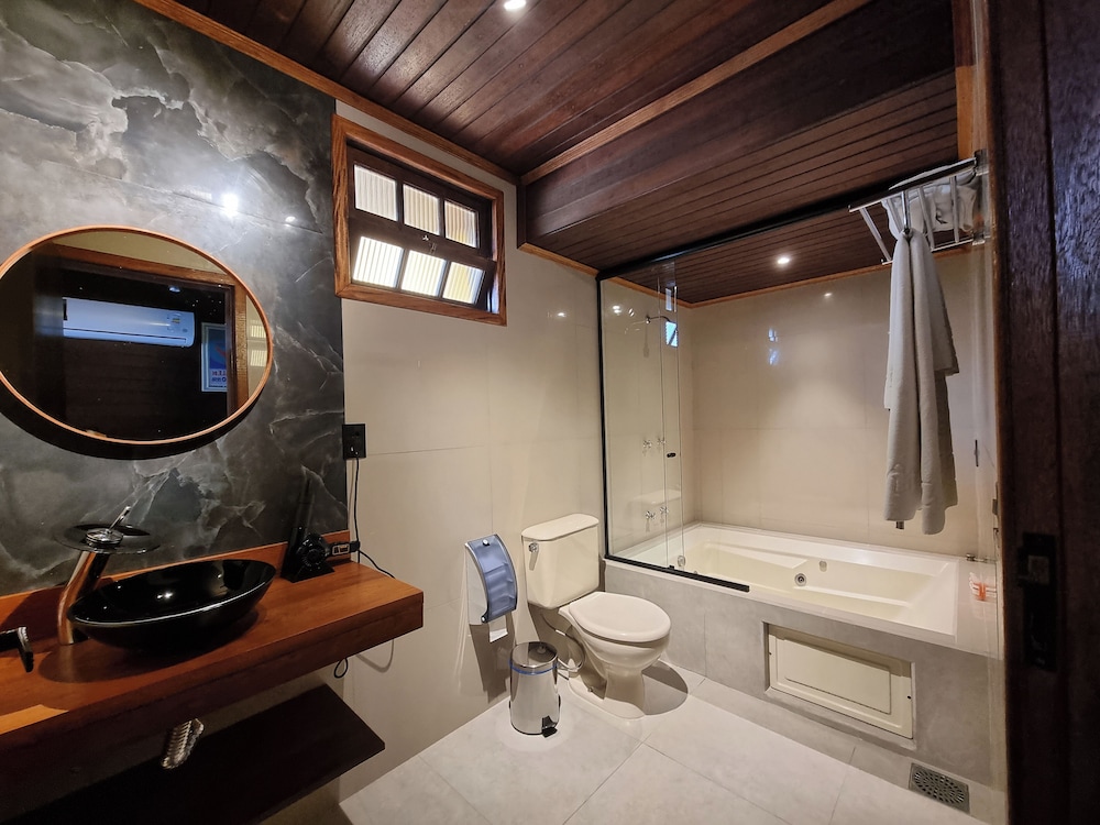 Deluxe Room, Multiple Beds, Jetted Tub, Lagoon View photo 2