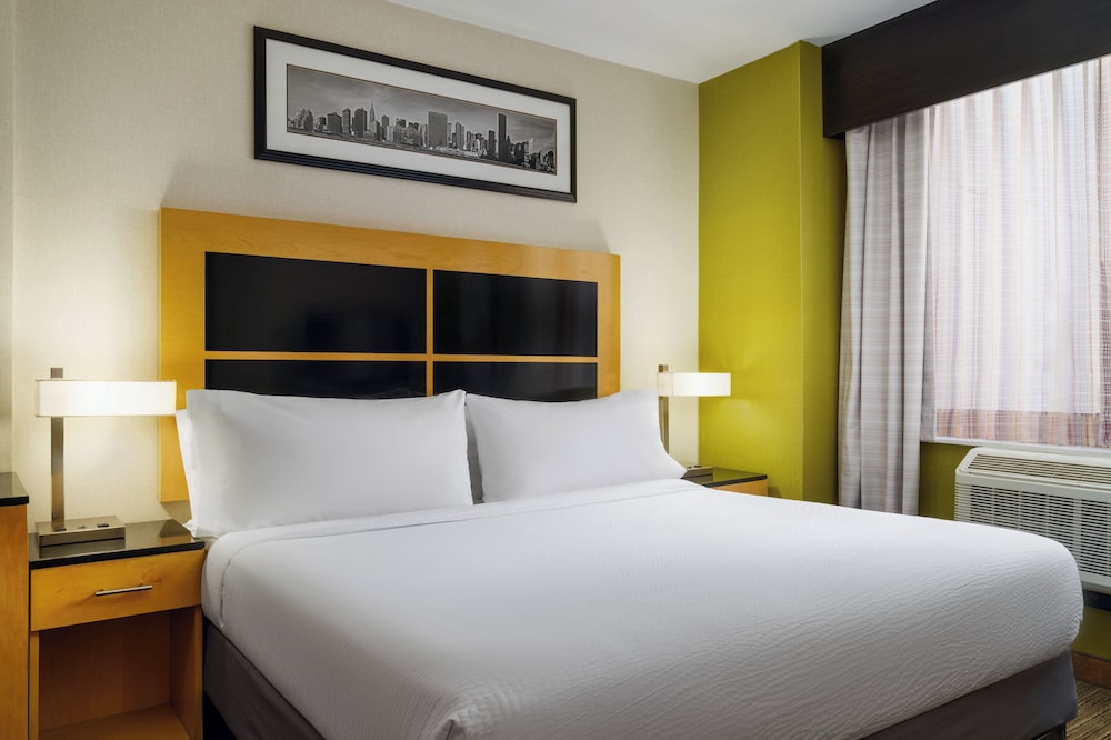 Standard Room, 1 King Bed (Leisure) photo 3