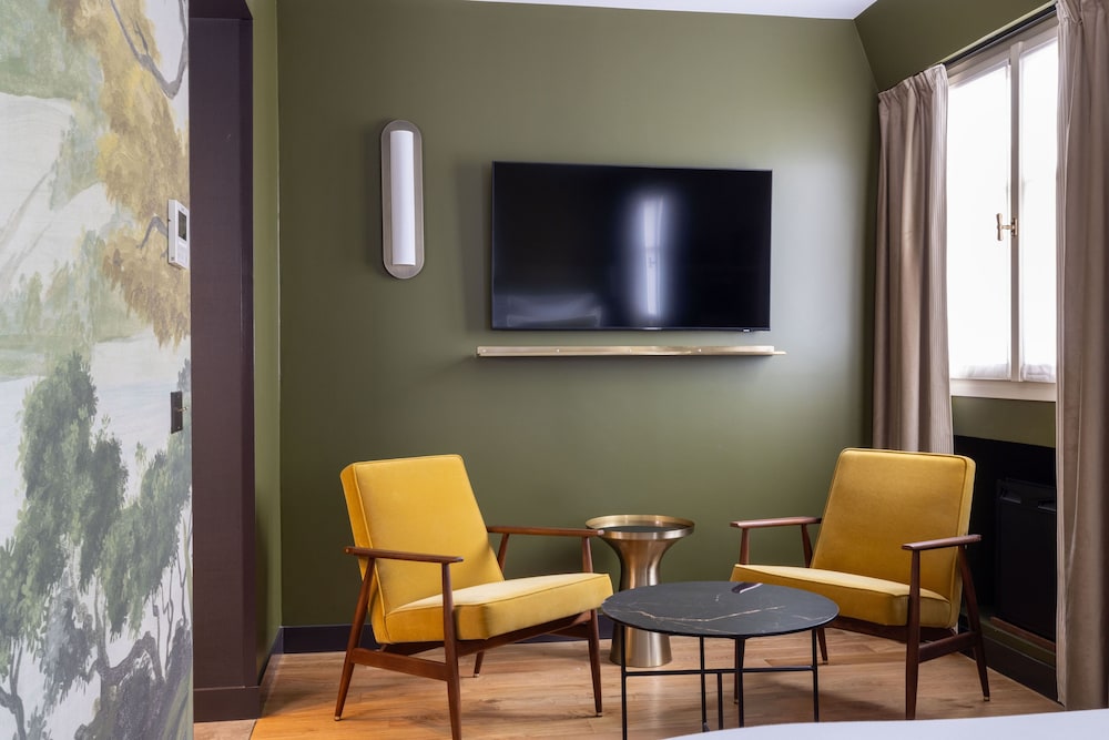 Junior Suite, City View photo 3