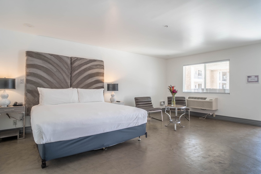 Comfort Room, 1 King Bed, Accessible - Photo 1