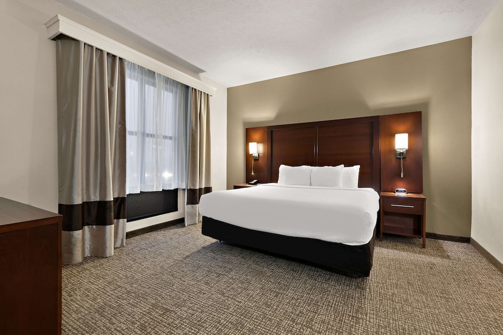 Suite, Accessible, Non Smoking - Photo 1