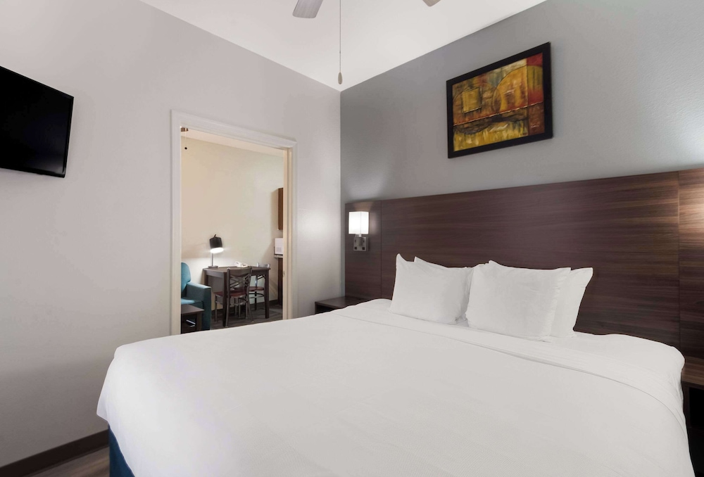 Suite, 1 King Bed with Sofa bed, Accessible, Non Smoking - Photo 1