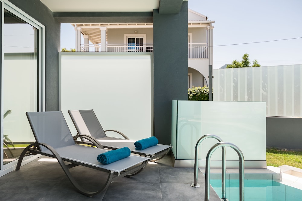 Superior Double Room, Pool Access (with Sharing Pool) photo 2