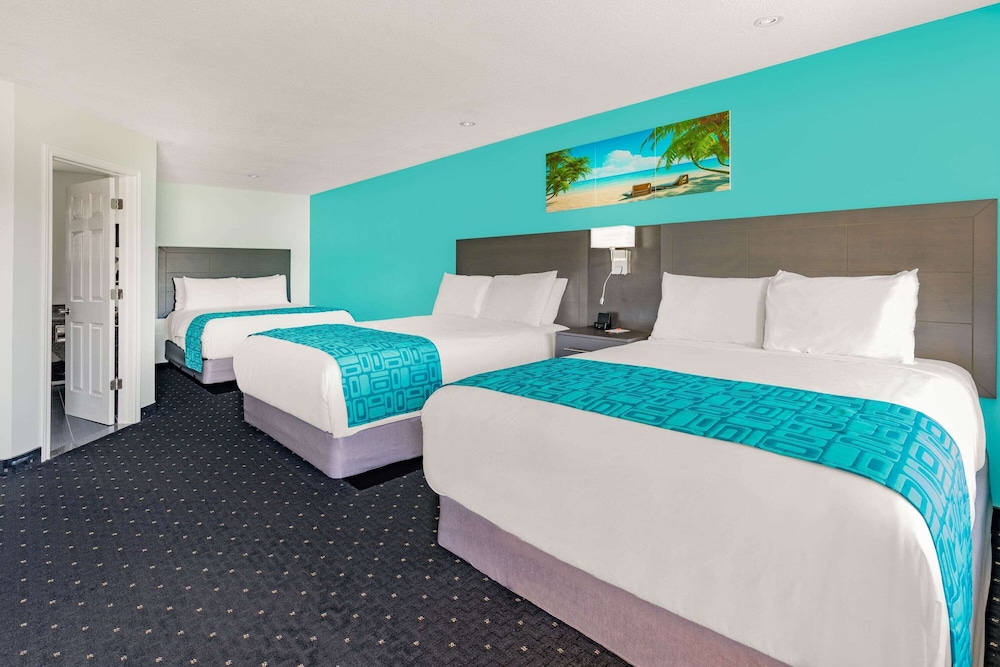 Suite, Multiple Beds, Non Smoking - Photo 1
