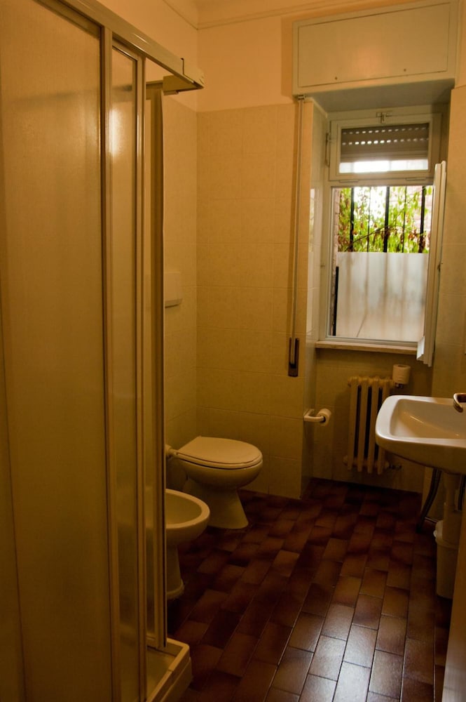 Double Room - Photo 8