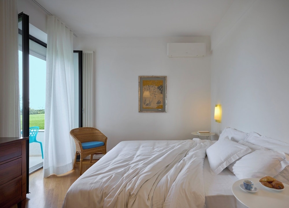 Superior Double or Twin Room, Sea View, Garden Area photo 3