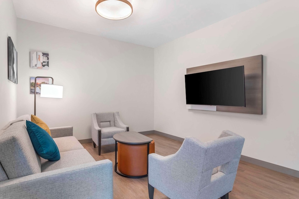 Suite (Wide King, Handicapped, HEARING) photo 3