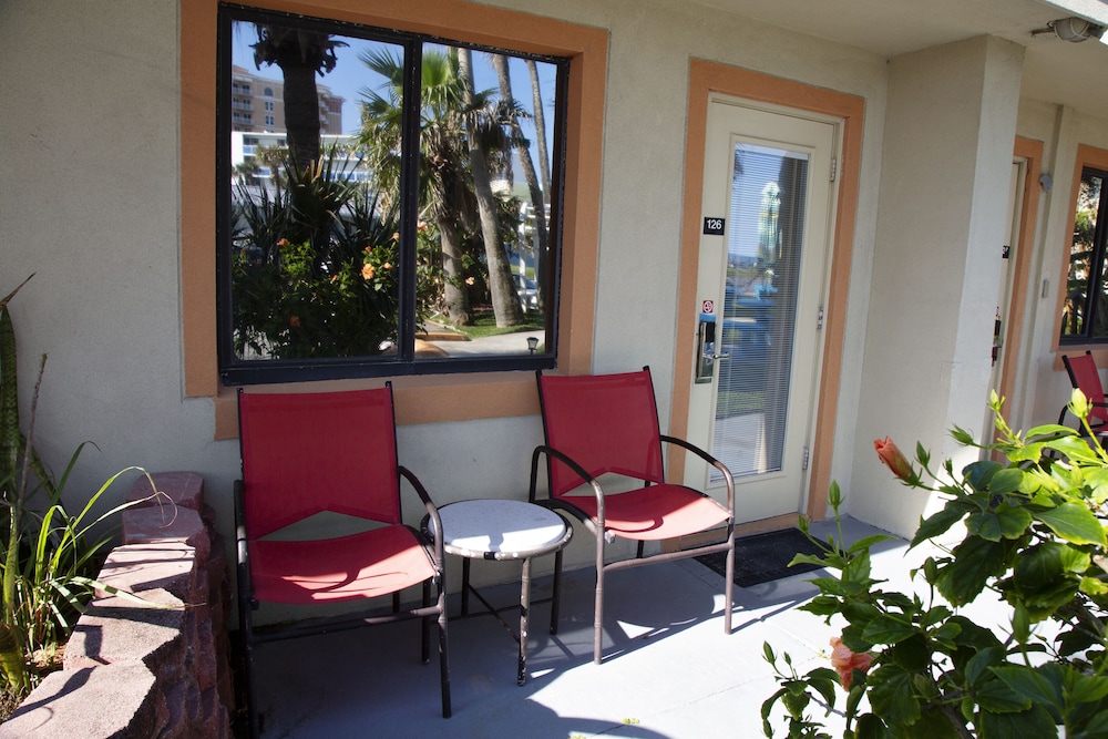 Courtyard King - Photo 3