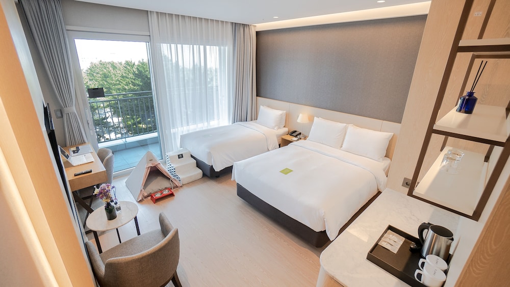 Pet Twin Room, No Ocean view