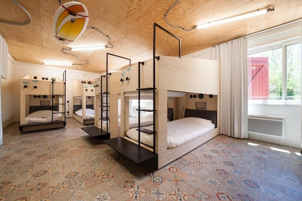 Private Bedroom for 12 people with shared bathroom photo 3