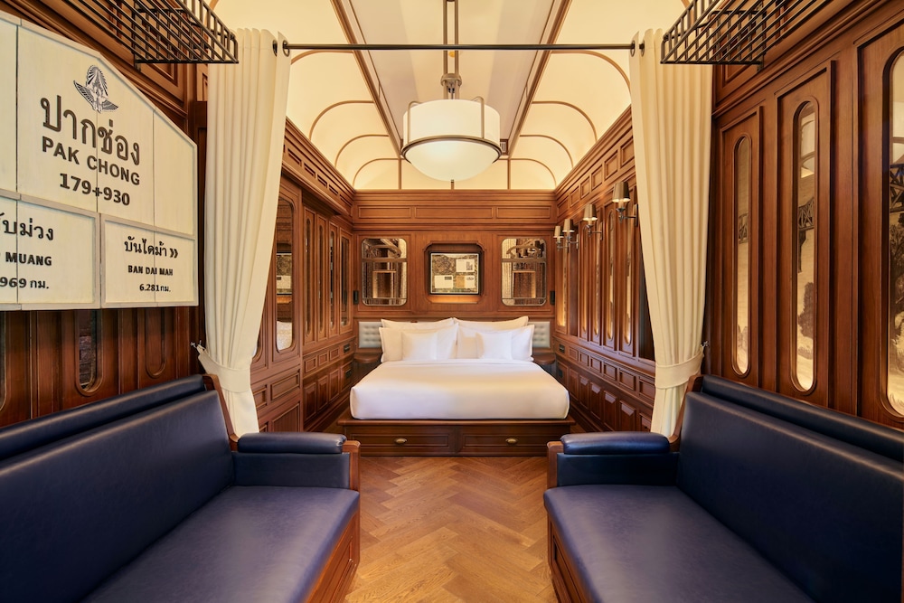 Classic Room, 1 King Bed, Lake View - Photo 15