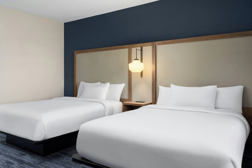 Room, 2 Queen Beds (Mobility/Hearing Accessible, Tub)