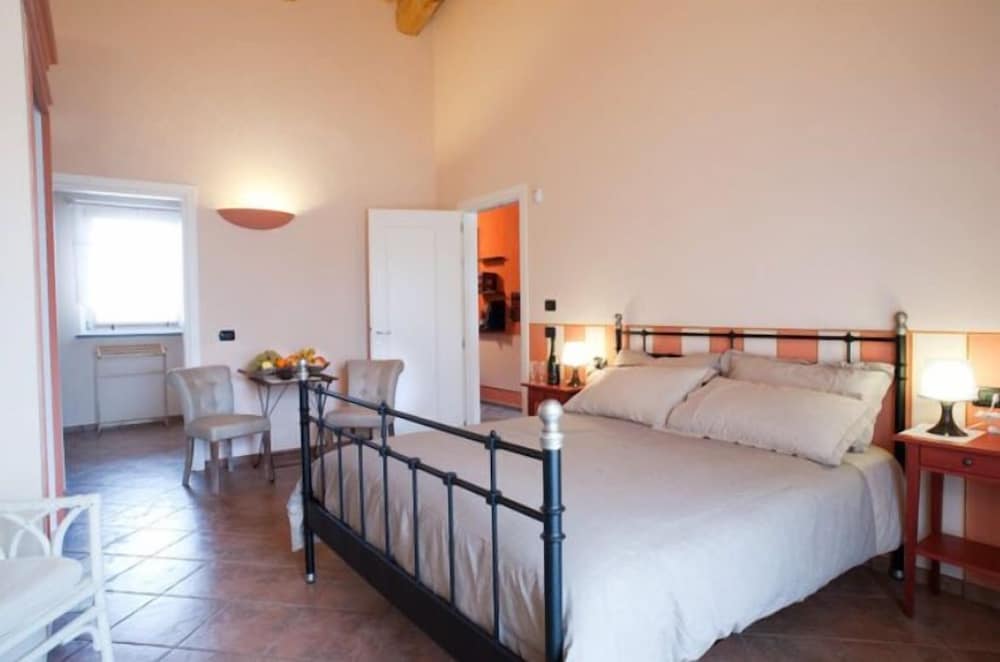 Double Room, 1 Queen Bed photo 1