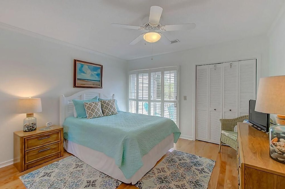 House, Multiple Beds (50 Fairway Dunes) photo 1