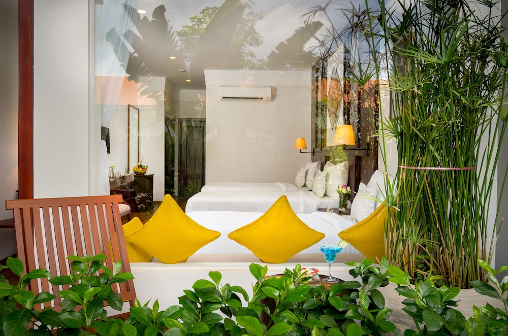 Deluxe Triple Room, Pool View photo 2