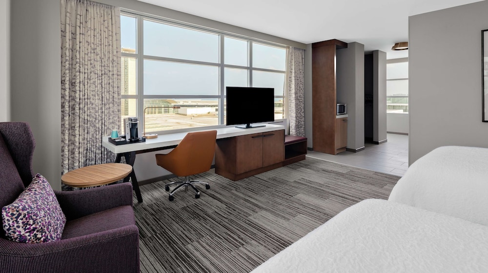 Premium Room, 2 Queen Beds, Accessible, Bathtub