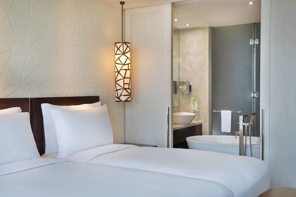 Deluxe Room, 2 Twin Beds, City View - Photo 1