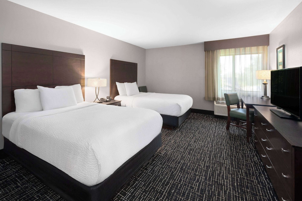 Deluxe Room, 2 Double Beds, Non Smoking - Photo 1