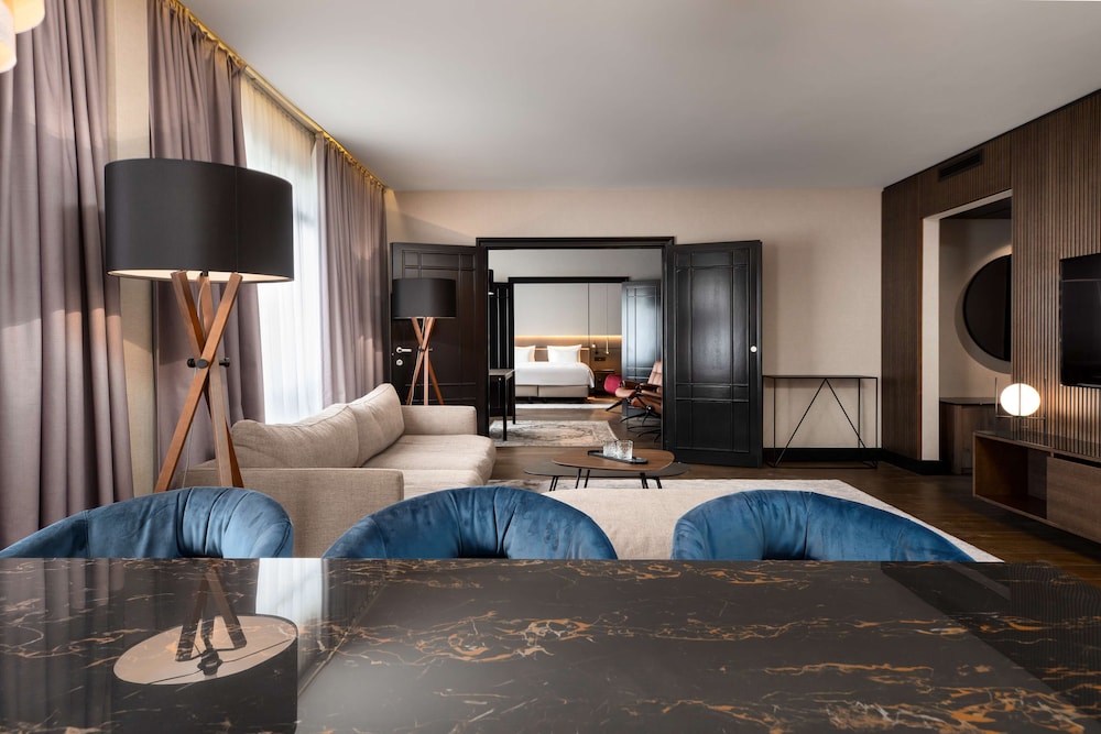 Presidential Suite thumbnail 5