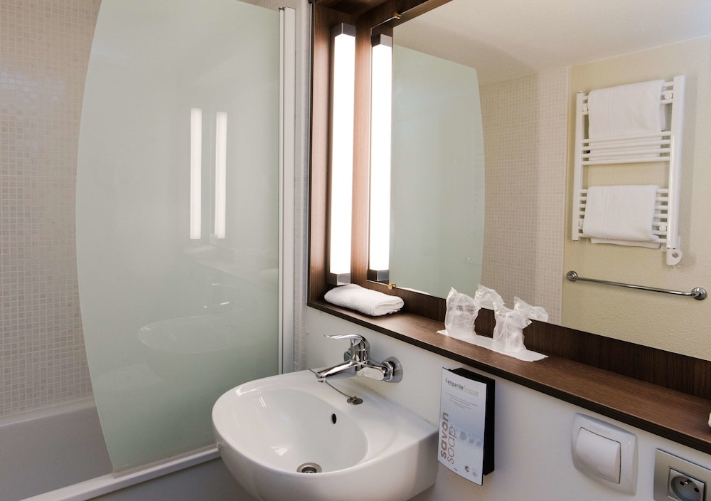 Standard Room, Multiple Beds - Photo 4