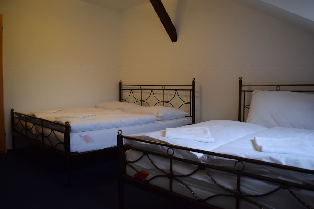 Premier Quadruple Room, Ensuite photo 1