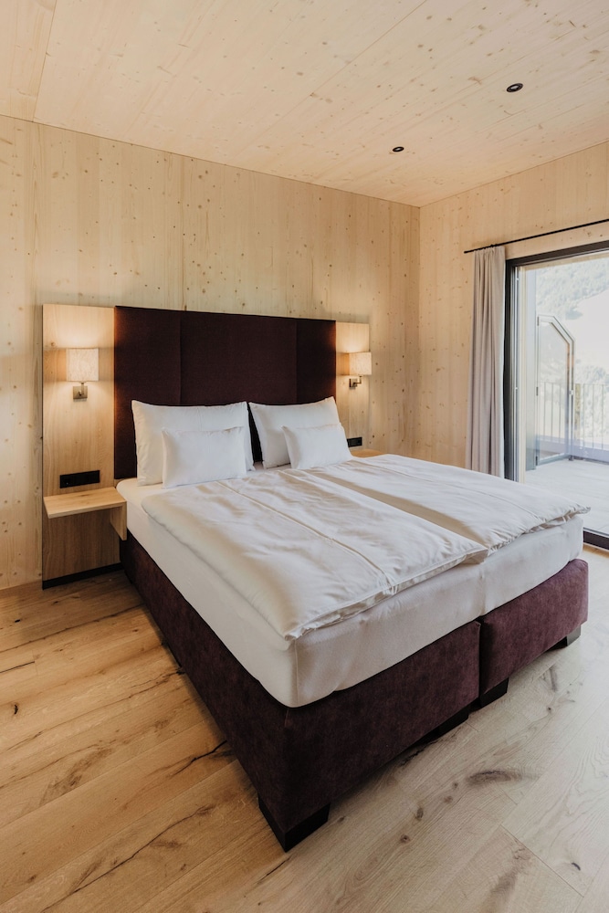 Luxury Penthouse, 4 Bedrooms, Hot Tub, Executive Level (Sauna)