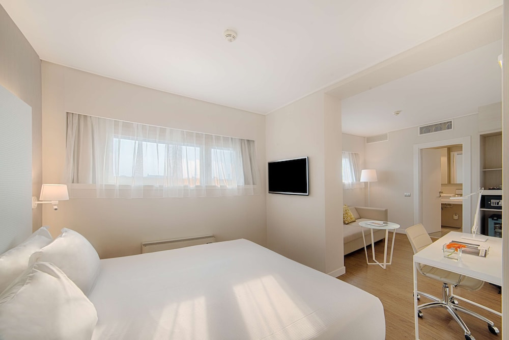 Suite (Extra Bed 2 adults + 2 children) - Photo 1