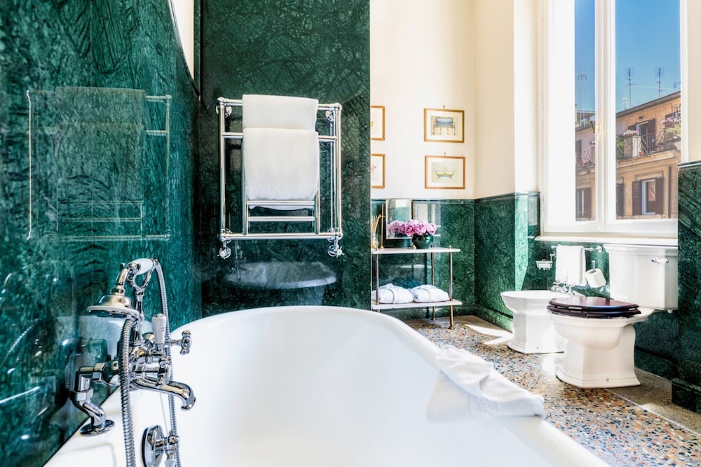 Suite, City View thumbnail 6