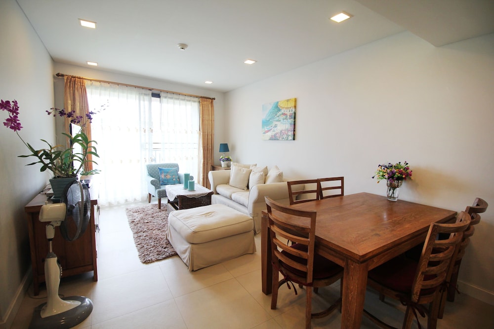 3 Bedrooms with garden view