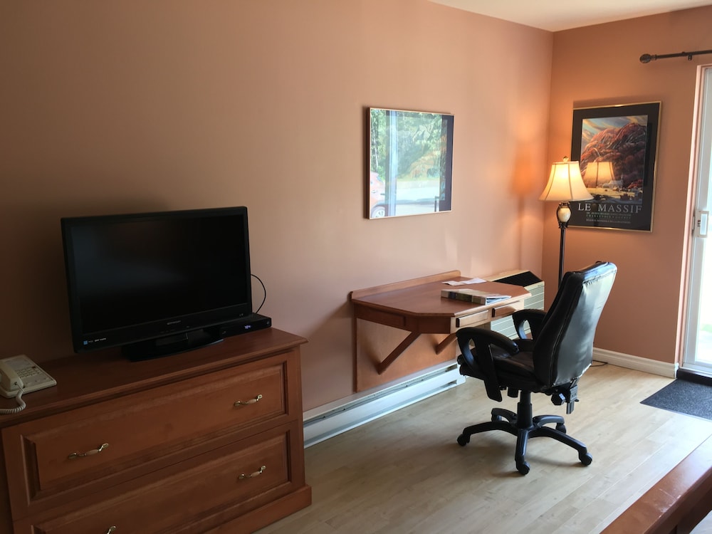 Superior Room, 2 Queen Beds photo 2