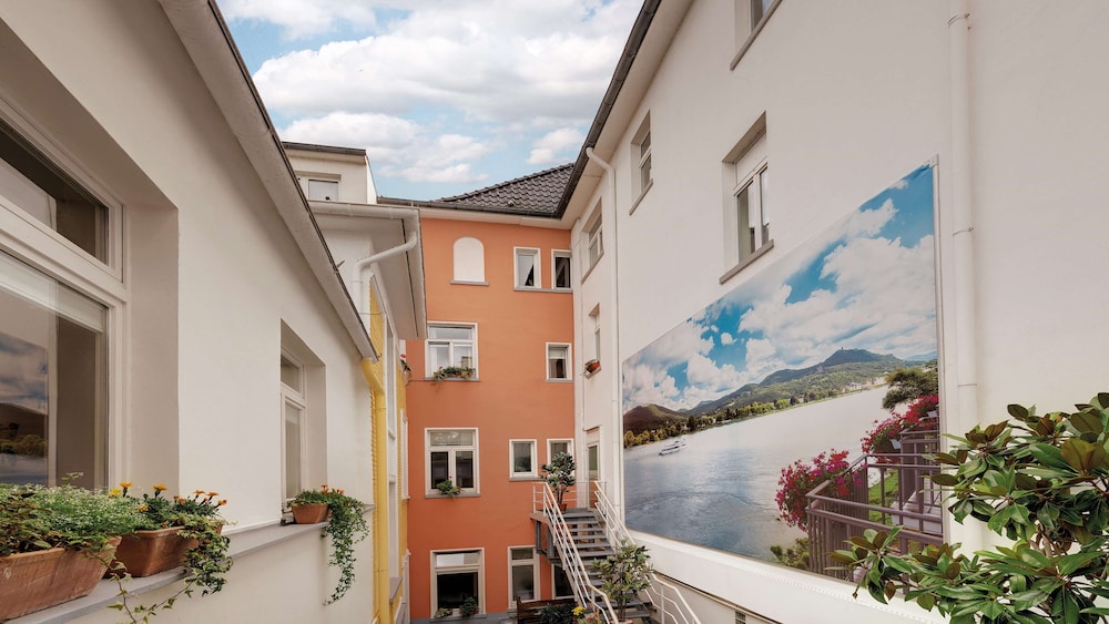 Standard Room, 1 Double Bed, Courtyard View - Photo 5