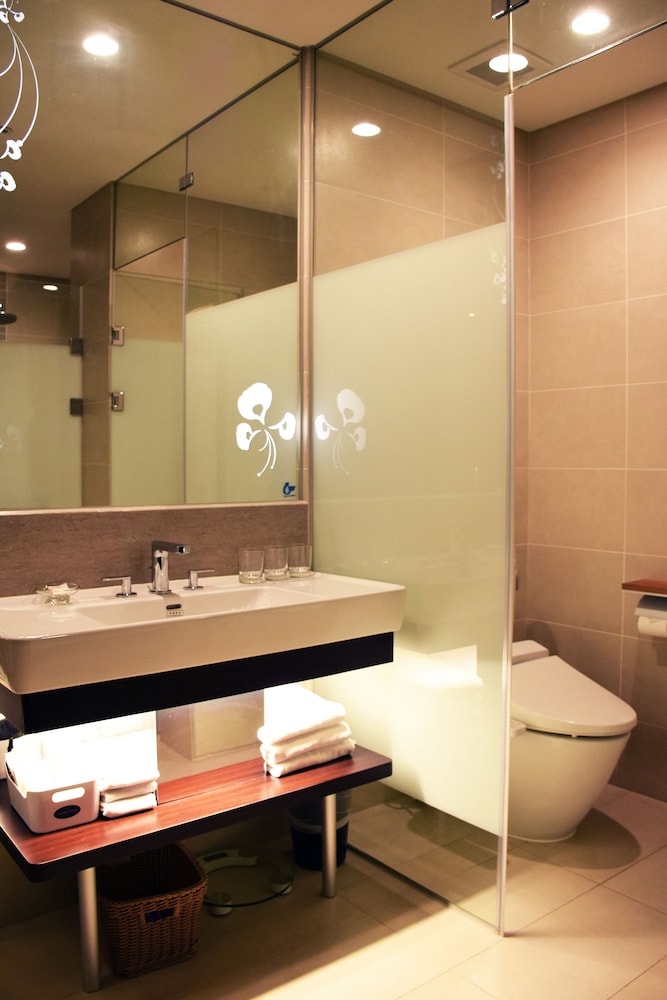Elite Twin Room (No extra bed;Accept 1child each room:0-5Y stay free;6-11Y NTD700at front desk) photo 2
