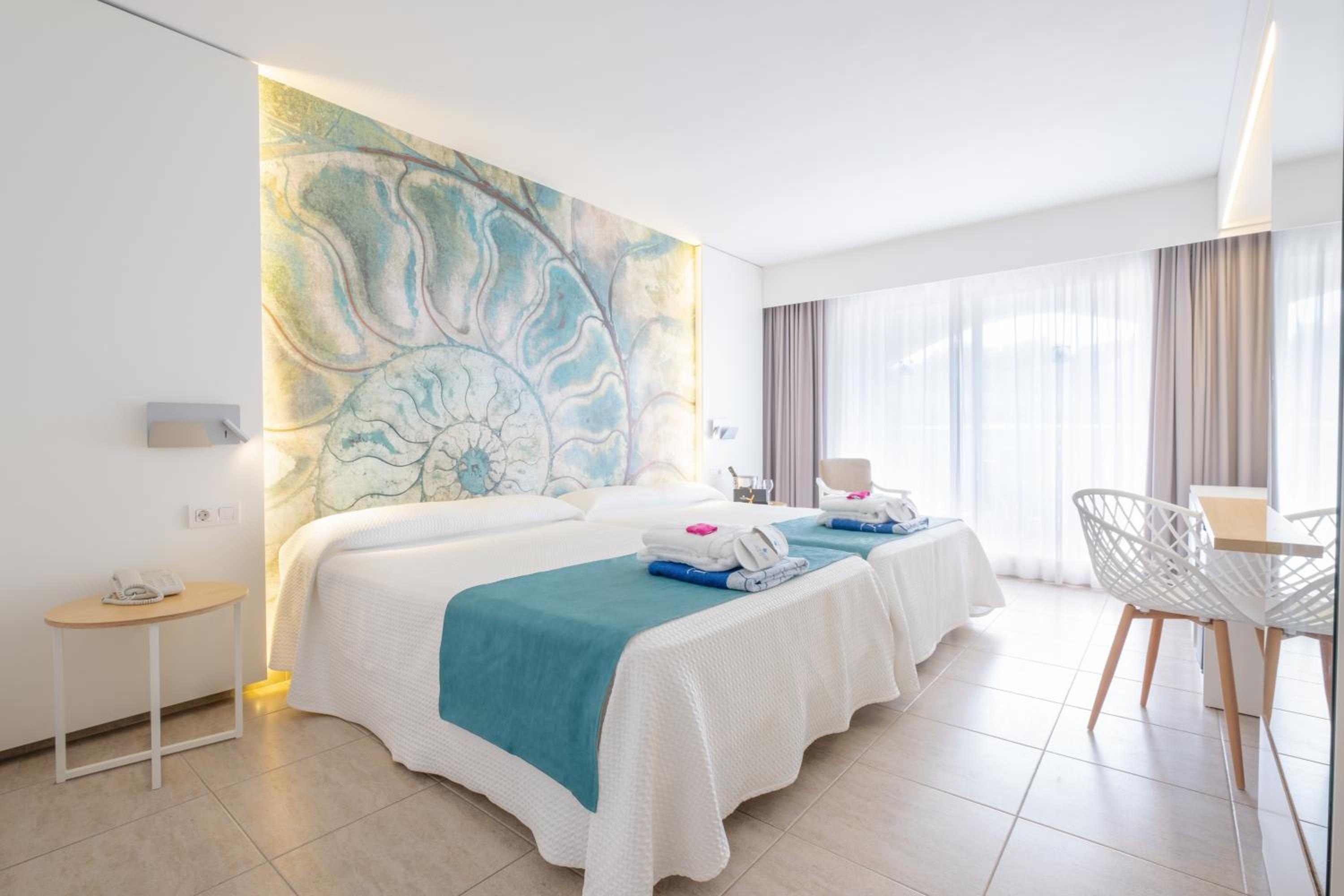 Premium Twin Room (2 Adults)
