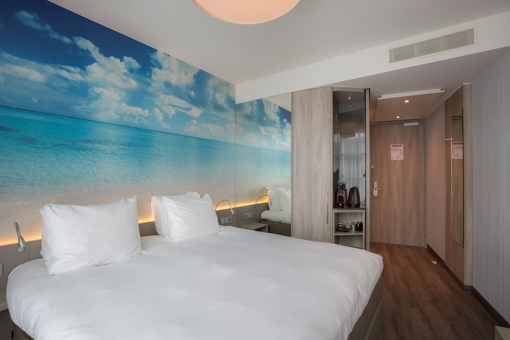 Room, 1 King Bed, Bathtub photo 2