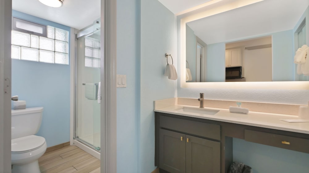 Premium Room, 2 Queen Beds, Kitchenette, Poolside - Photo 3