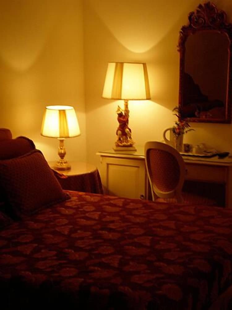 Double Room, Shared Bathroom, Canal View photo 3
