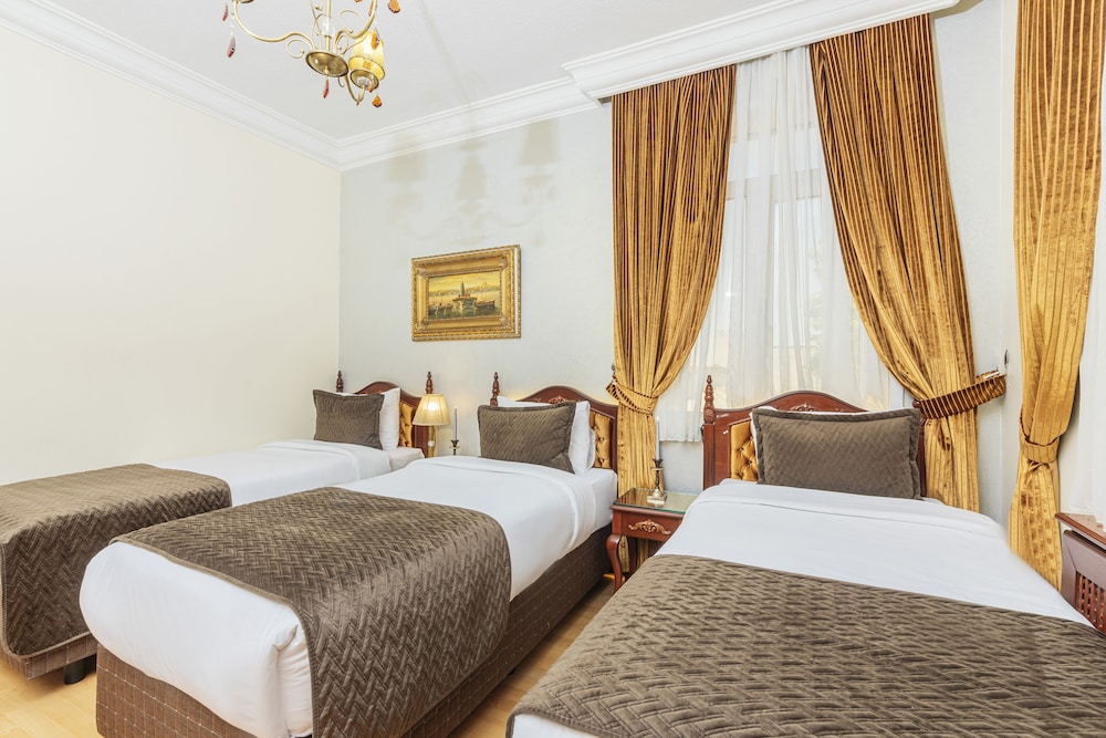 Deluxe Triple Room photo 3
