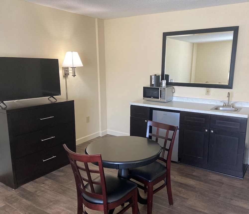 Studio Suite, Multiple Beds, Kitchenette - Photo 2