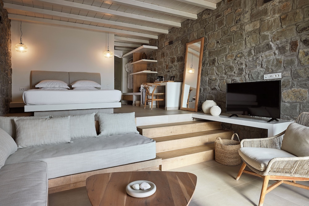 Grand Suite with private pool and sea view