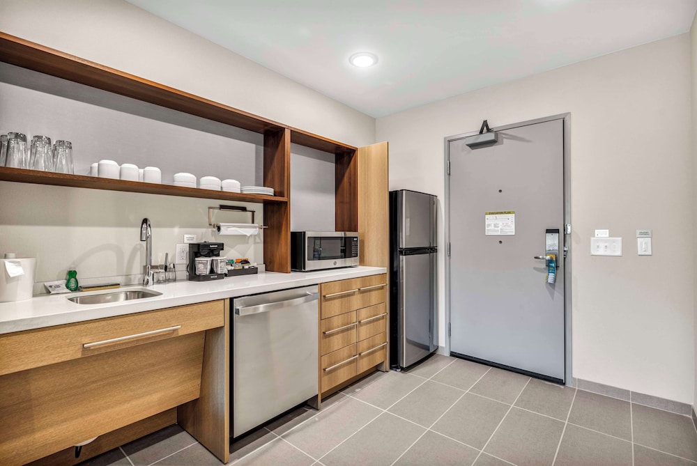Studio Suite, 2 Queen Beds, Accessible, Bathtub - Photo 3