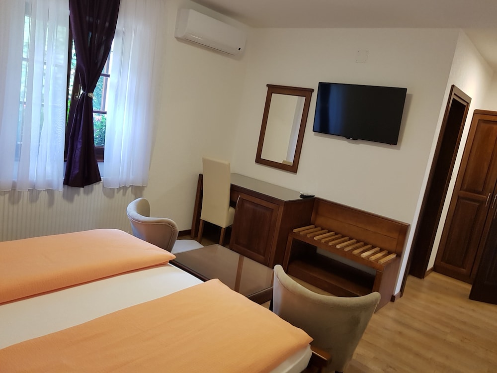 Deluxe Triple Room, Refrigerator, Garden View photo 3
