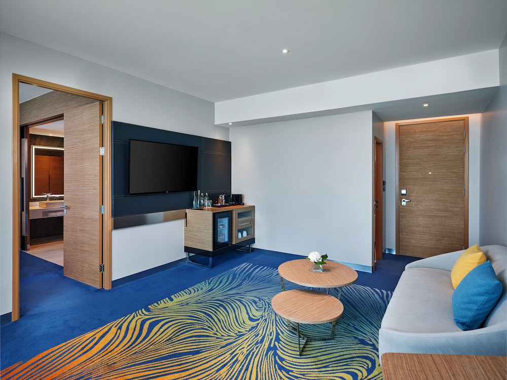 Marina Bay Suite, Living Room, Lounge Access, Balcony, Sea View - 1 king bed - Photo 3